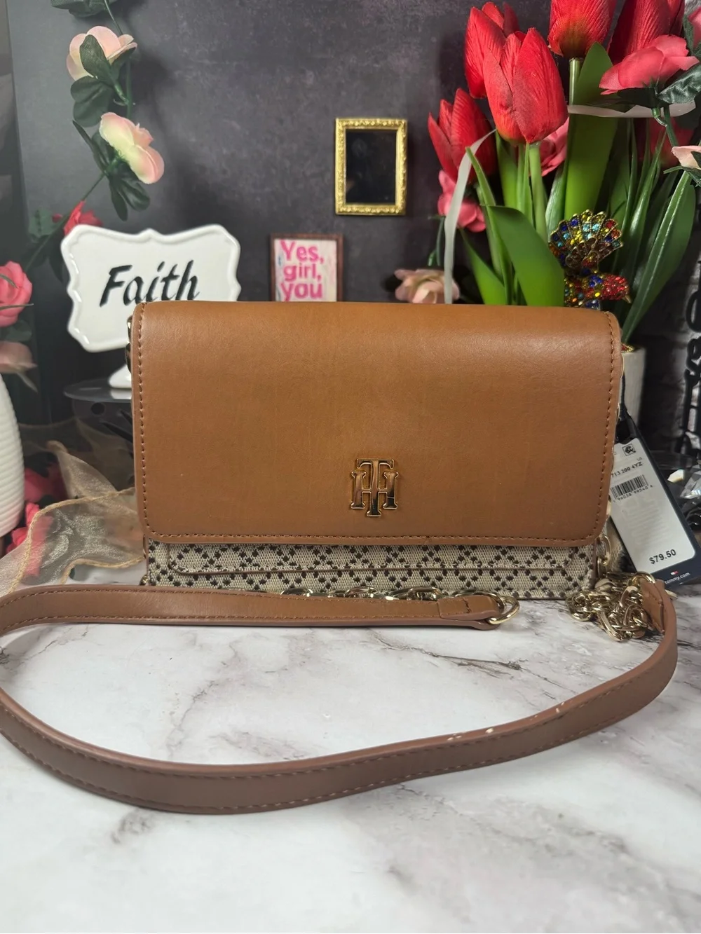 Tommy Hilfiger Tan & Beige Signature Crossbody Wallet